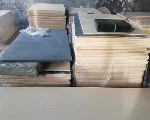 Lembaran nilon yang mengandungi minyak