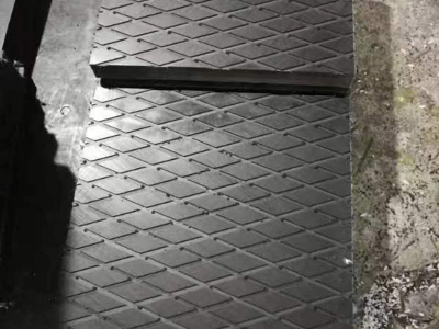 Pad Outrigger Kren Komposit